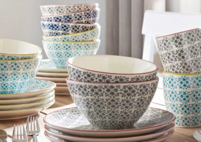 Geschirr gemustert